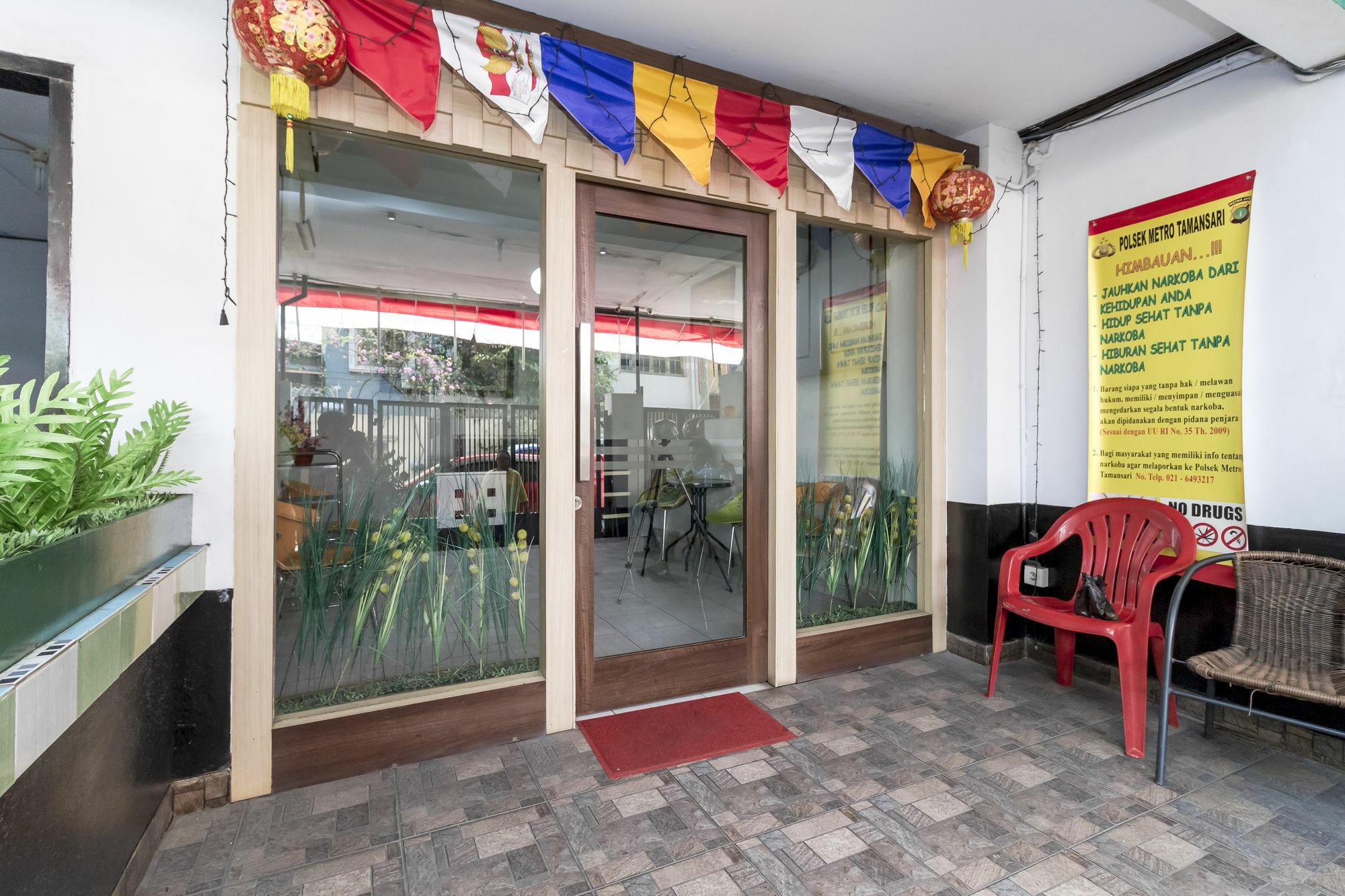 Hotel Reddoorz Near Gajah Mada Plaza 2 Yakarta Exterior foto