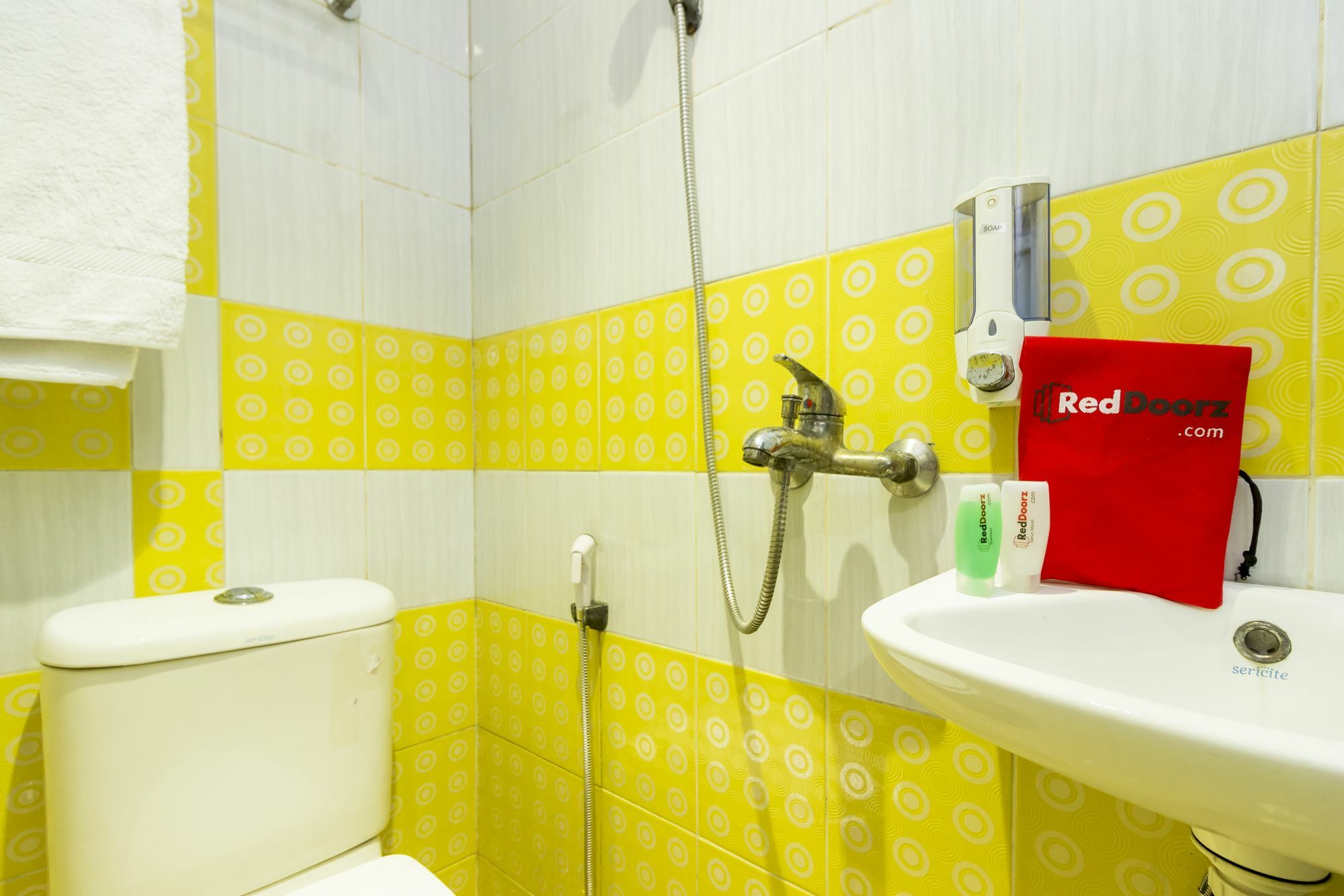 Hotel Reddoorz Near Gajah Mada Plaza 2 Yakarta Exterior foto