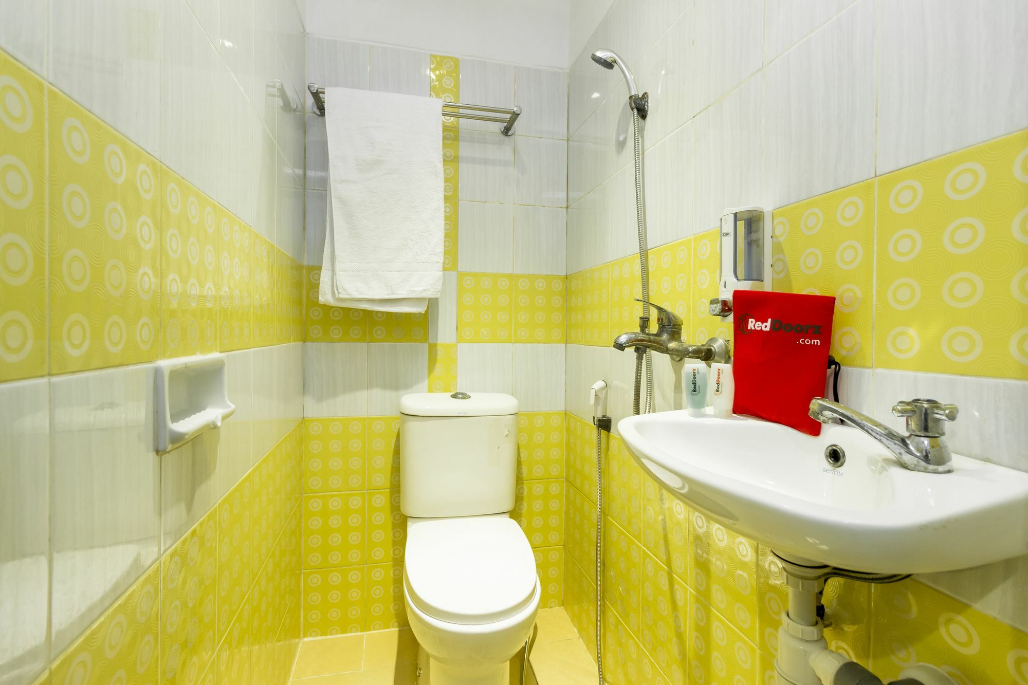 Hotel Reddoorz Near Gajah Mada Plaza 2 Yakarta Exterior foto